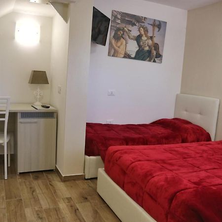 Affitta Camere La Fenice Di Folli Lorella Puegnago del Garda Exterior photo