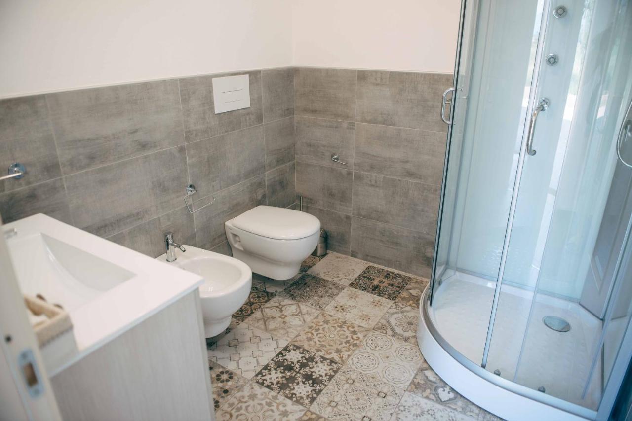 Affitta Camere La Fenice Di Folli Lorella Puegnago del Garda Exterior photo